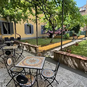 new-generation-hostel-ognissanti.it-tuscanyhotel.com/